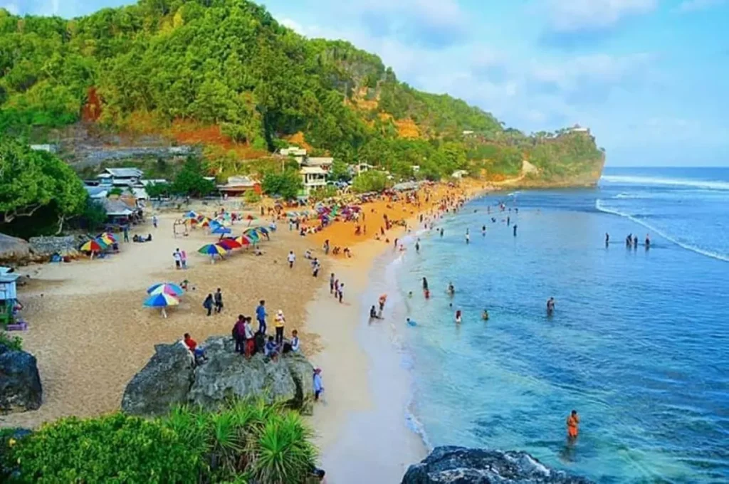 Menikmati Pesona Pantai Pok Tunggal: Surga Tersembunyi yang Indah di Gunungkidul