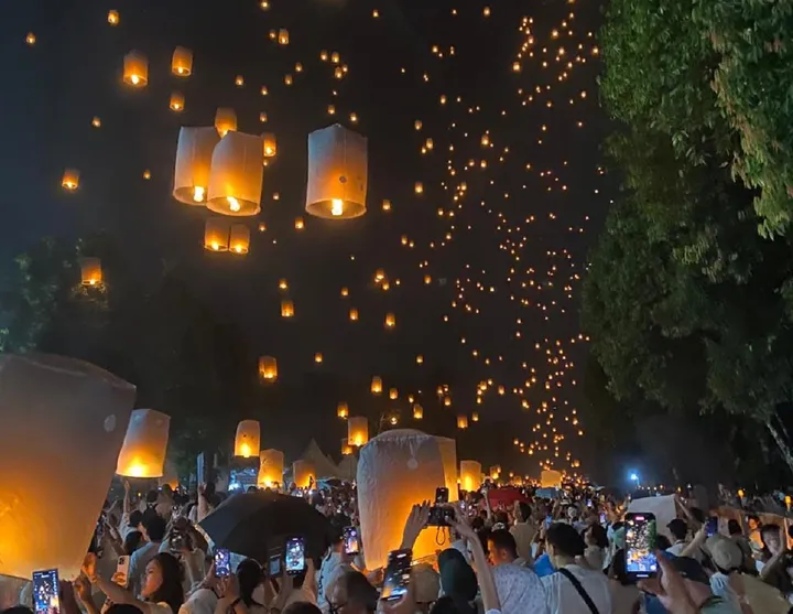 Festival Lampion Waisak 2025 di Borobudur: Drone Show Menawan Bercerita tentang Kehidupan Buddha