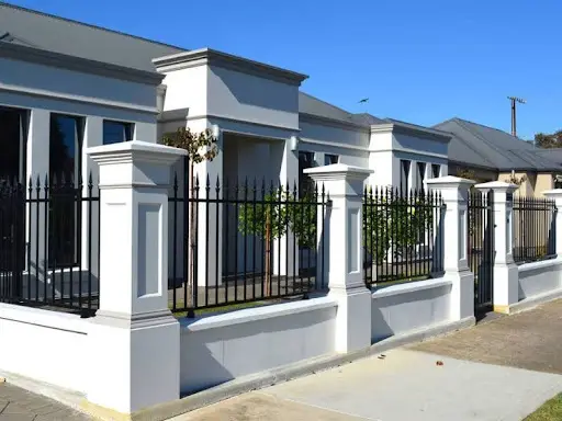Ingin Rumah Terlihat Elegan? Ciptakan Nuansa Klasik dengan Pagar Beton Cetak!